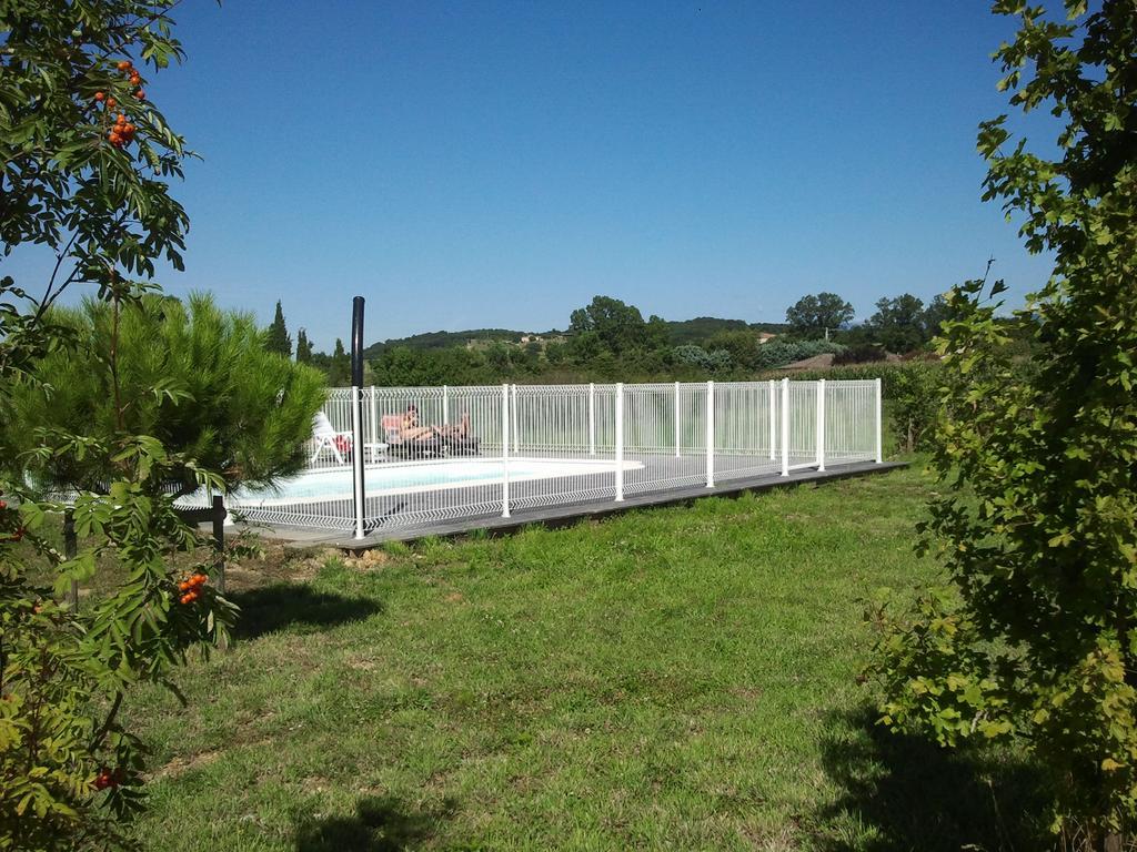 Les Roulottes-Gites De La Ferme De L'Autruche Dromoise Livron-sur-Drôme Eksteriør billede